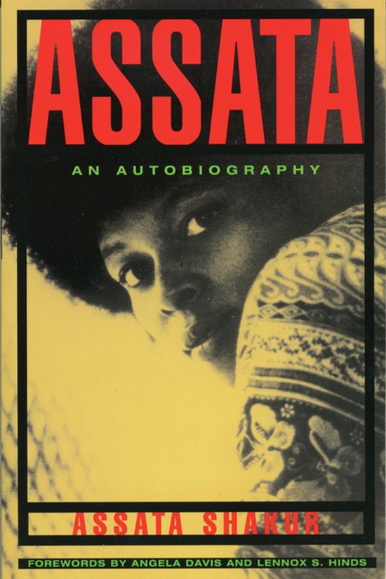 Livre 'Assata - An Autobiography' avec lettrage rouge sur fond jaune. Portrait d'Assata Shakur.