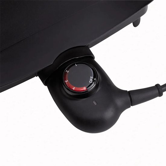 Dichtbij op de zwarte temperatuurregelaar van de Tefal grillplaat.