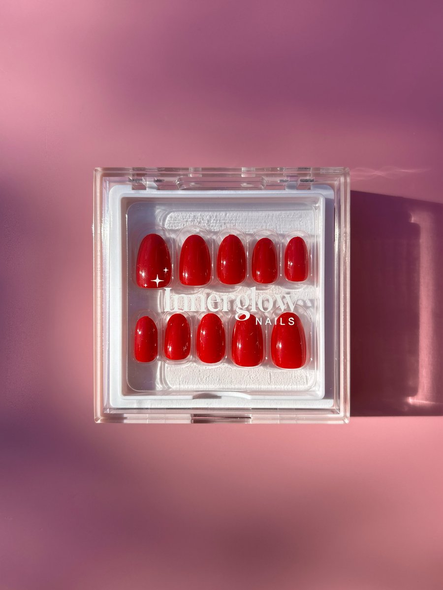 Innerglow Nails - Style ‘Ruby Red’ - Korte Ronde Rode Nagels - Hoge Kwaliteit Soft Gel - 24-28 stuks Plaknagels - All-in-one Nail Kit met Nagellijm - Nepnagels - Kunstnagels - Zelfklevende Nagels