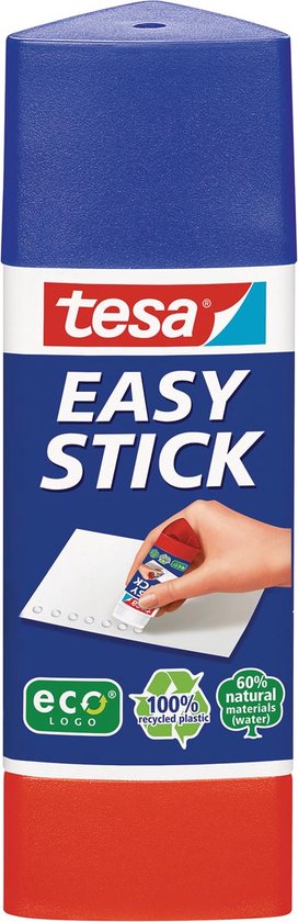 Bâton de colle Tesa Easy Stick avec capuchon bleu et base rouge. Avec une main collant du papier.