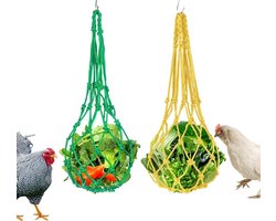 Twee groente- en fruitrekken voor kippen, met S-haken voor het ophangen van voer, geschikt voor grote vogels.