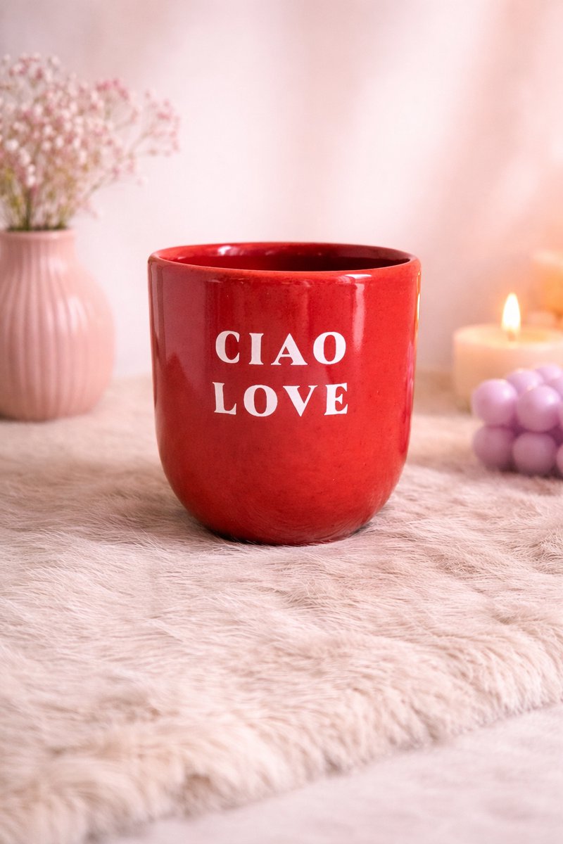 Mok ‘Ciao Love’ – Een warm gebaar in een stijlvolle mok | Viva Femme | Koffiemok | Theemok | Mok met tekst | Keramiek | 300 ml | Cadeau | Rood