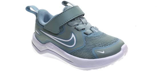 Turquoise Nike sneaker met witte zool, klittenbandsluiting en 'Running' tekst.