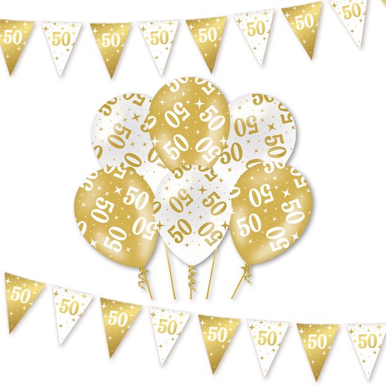Gouden en witte ballonnen met '50' erop, omringd door gouden en witte slingers.