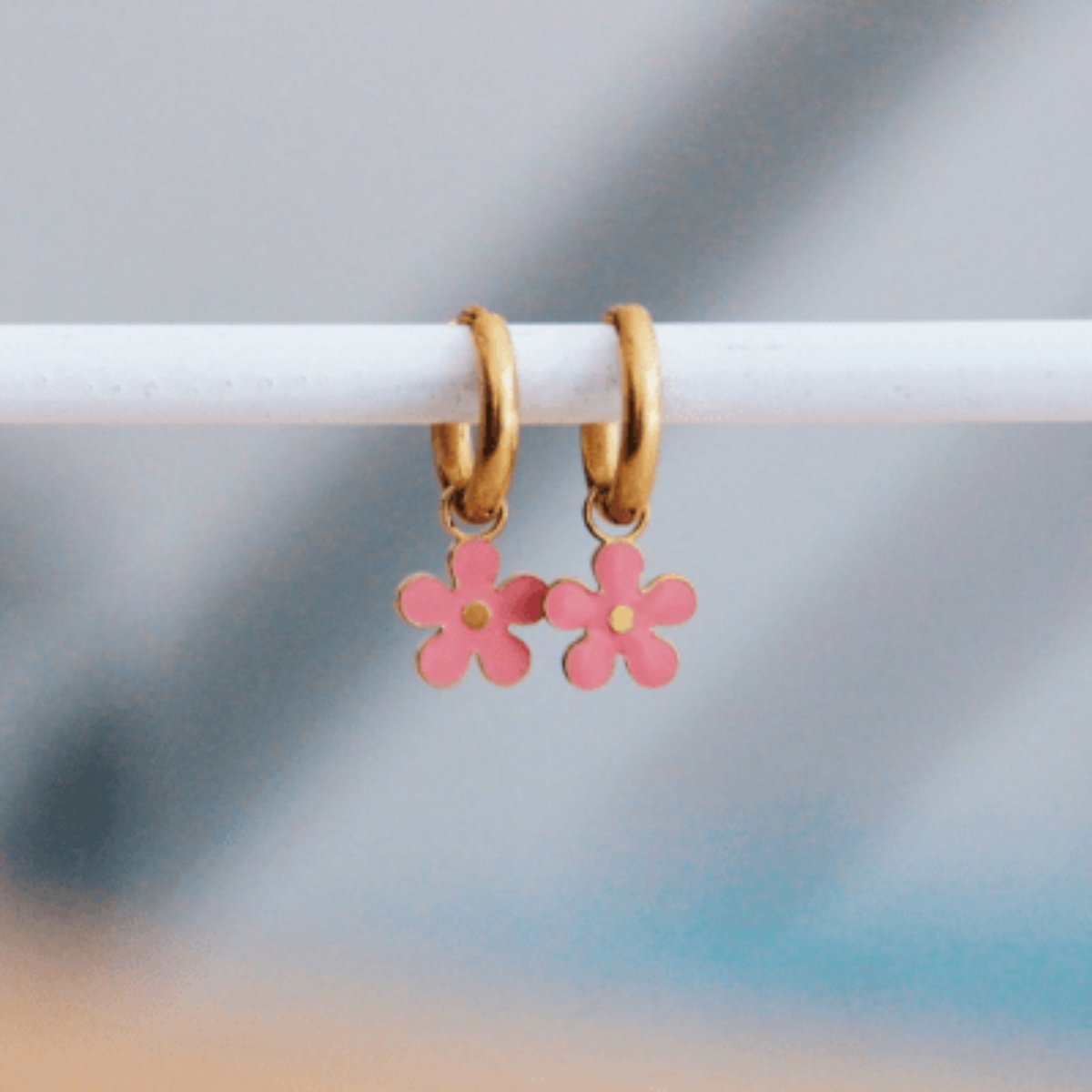 Juvana Oorring Met Roze Bloem - Prachtige Accessoire Voor Dames