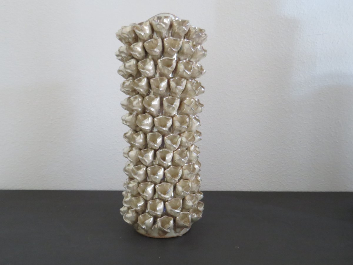 Keramische vaas – 32 cm hoog – Parelmoer – Handgemaakt – Uniek schelp-reliëf – Decoratieve design vaas