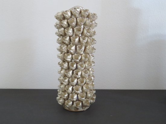 Keramische vaas – 32 cm hoog – Parelmoer – Handgemaakt – Uniek schelp-reliëf – Decoratieve design vaas