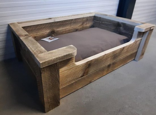 Houten hondenmand Vito van gebruikt steigerhout inclusief beige kussen 110x80x30cm