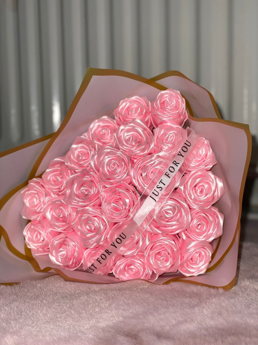 Handgemaakt Roze Satijnen Rozenboeket – Duurzaam & Luxe Cadeau (20 Rozen)