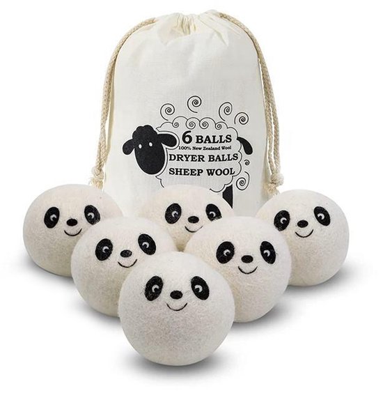 Six boules de séchage blanches en laine avec des visages de panda, dans un sac en tissu brodé avec un mouton.