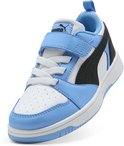 Witte sneaker met lichtblauwe, zwarte Puma-streep, veters en klittenband.