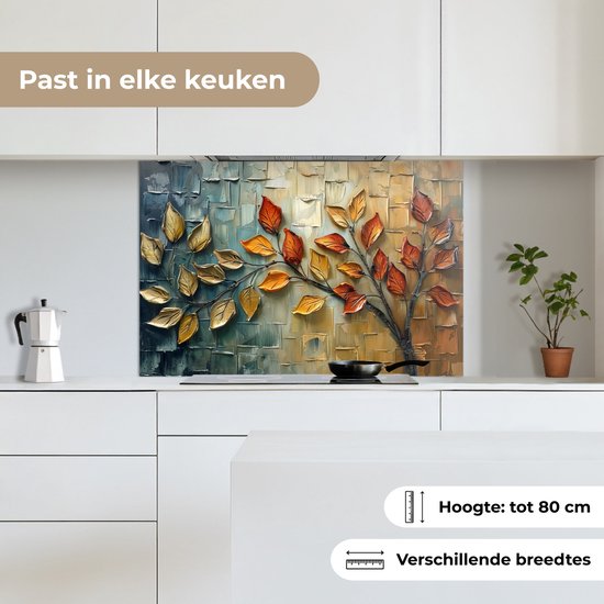 Abstract spatscherm met boom, gouden en oranje bladeren, boven een inductiekookplaat. Past in elke keuken, tot 80 cm hoog.