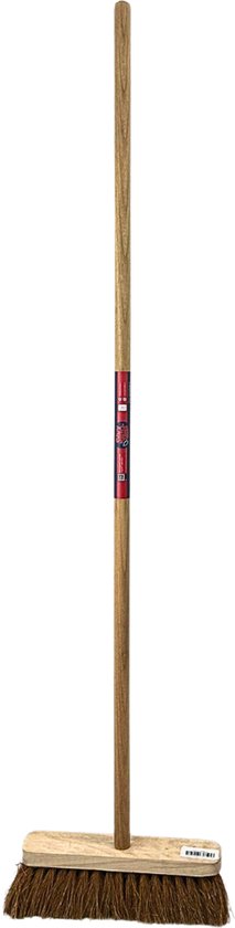 Een houten bezem met kokosvezels. De steel is 120 cm lang en de bezemkop 29 cm.