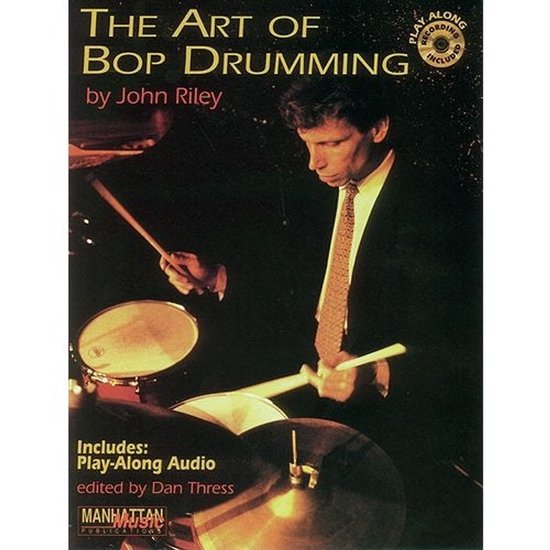 De cover van het boek 'The Art of Bop Drumming' door John Riley. Een man speelt op een drumstel.