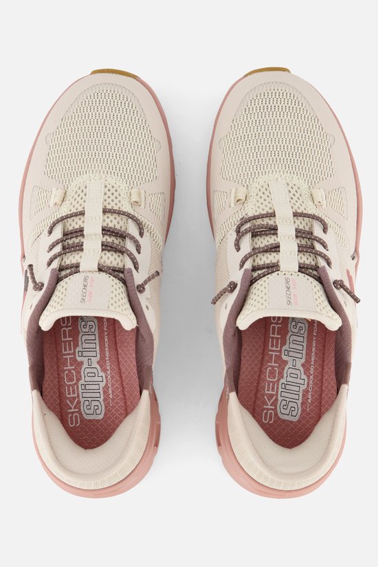 Bovenkant van twee Skechers Slip-Ins Glide-Step Pro instappers in taupe en roze.
