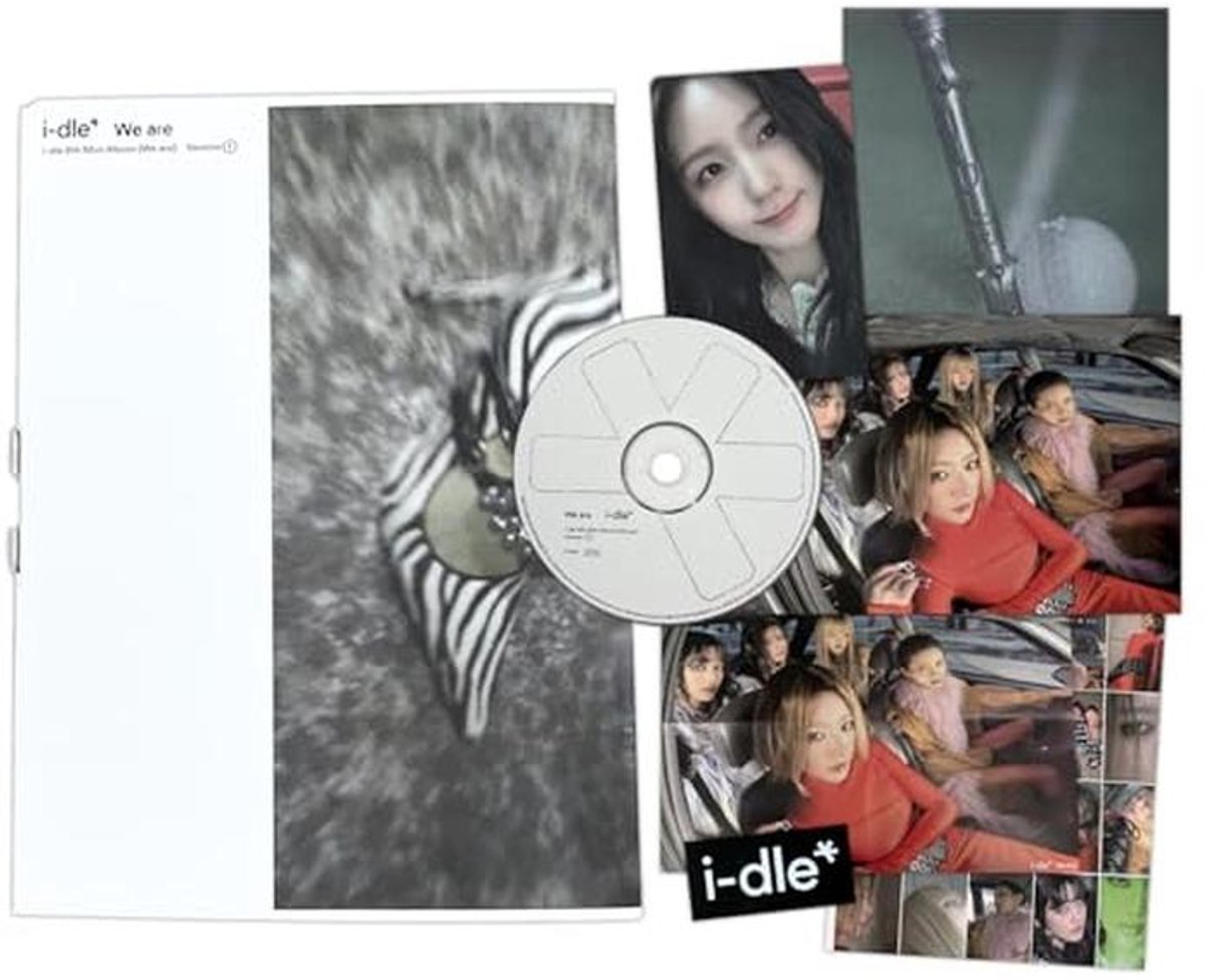 Mini Album 8 - [We are] (I Ver.) met Fotokaarten, Posters en Stickers