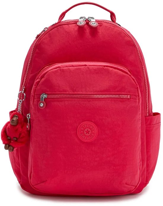 Sac à dos Kipling rouge avec porte-clés singe rouge, une poche avant zippée et des poches latérales.