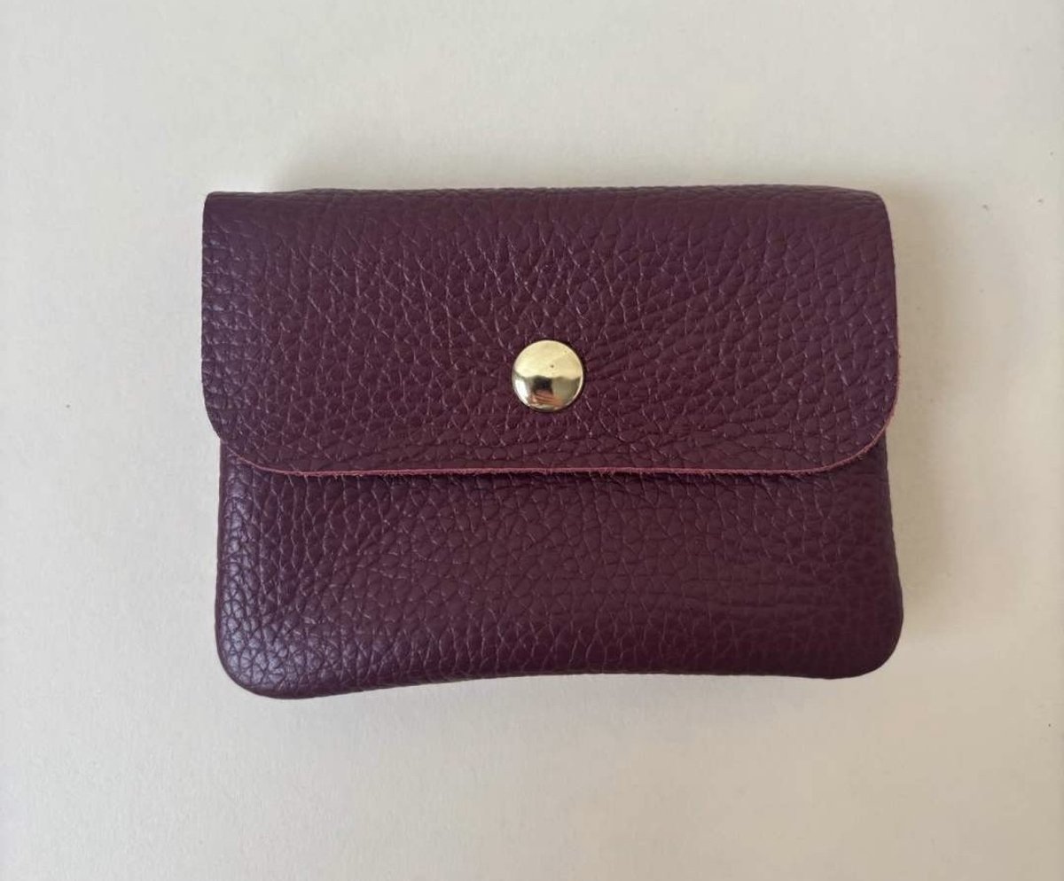 Portemonnee Vino | Wijnrood | Rood Mat | Matte afwerking | 11 cm x 8 cm | Wallet | Geld | Betalen | Accessoires | Accessoire | Mode | Fashion | Echt leer | Leather | Dames | Vrouwen | Mama | Cadeau | Kado | Luxe uitstraling | Mini | Small Dame Trendy