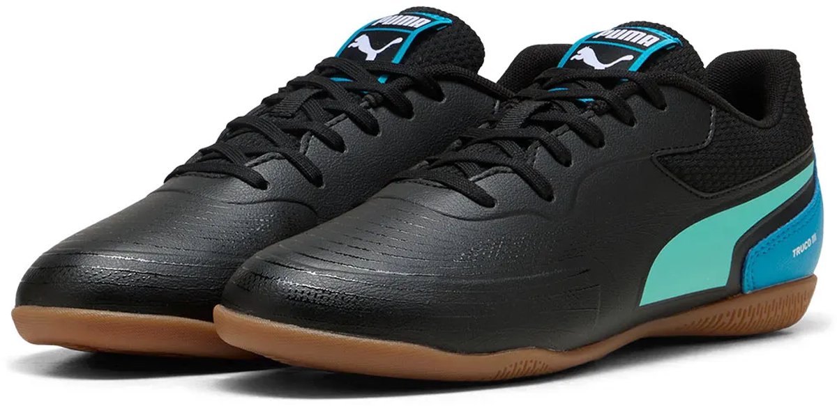 Zwarte Puma Truco III Jr voetbalschoenen met synthetisch bovenwerk en blauwe accenten, EU maat 37.