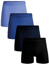 Vier Muchachomalo boxershorts in de kleuren lichtblauw, blauw, donkerblauw en zwart.