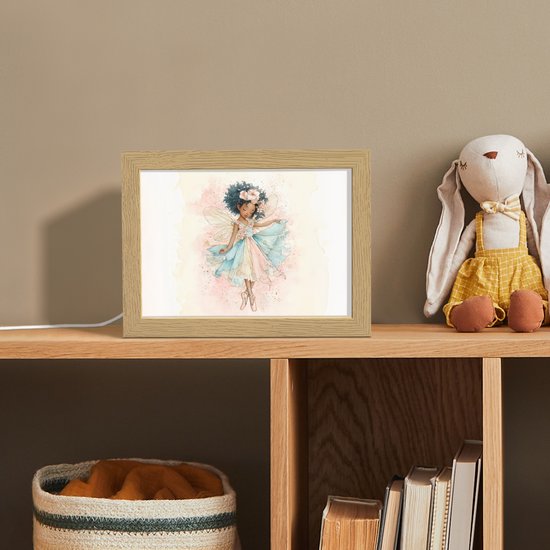 Nachtlampje 20x15 cm - Kinder lampje - Fee - Pastel - Magie - Tafellamp kinderkamer - Slaapkamer lamp - Bedlamp kinderen - Kinderlampje stopcontact - Wandlamp babykamer - Nachtlampjes van Little Dreamzzz. — afbeelding 3