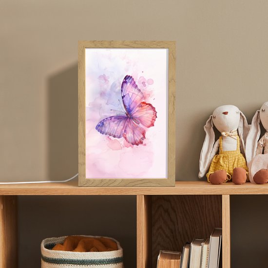 Nachtlampje 20x30 cm - Kinder lampje - Vlinder - Paars - Pastel kleuren - Verf - Tafellamp kinderkamer - Slaapkamer lamp - Bedlamp kinderen - Kinderlampje stopcontact - Wandlamp babykamer - Nachtlampjes van Merkloos — afbeelding 3