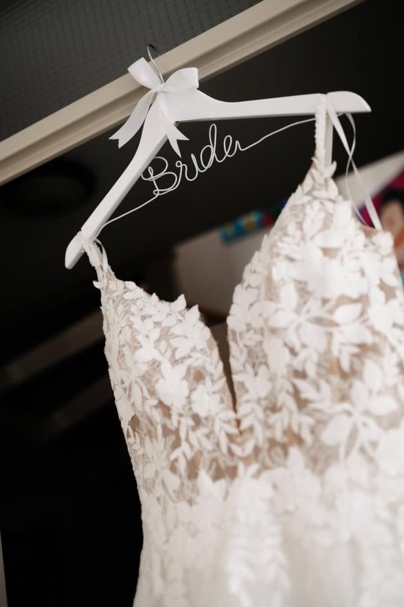 Bruid Kledinghanger – Handgemaakt – Houten Hanger met Tekst “Bruid” - perfect voor bruidsjurk - cadeau bride to be