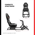Zwart sim racing cockpit in grote en compacte opstelling. Max 136,3 cm lang, geschikt tot 1,90 m.