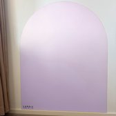 Roze, boogvormige muursticker met een zachte gradiënt van lichtpaars naar wit. Merk Lardic.