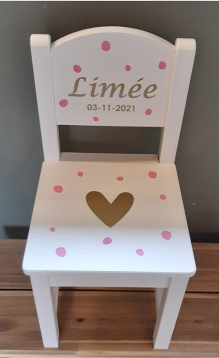 Stoeltje met naam en dots en groot hart