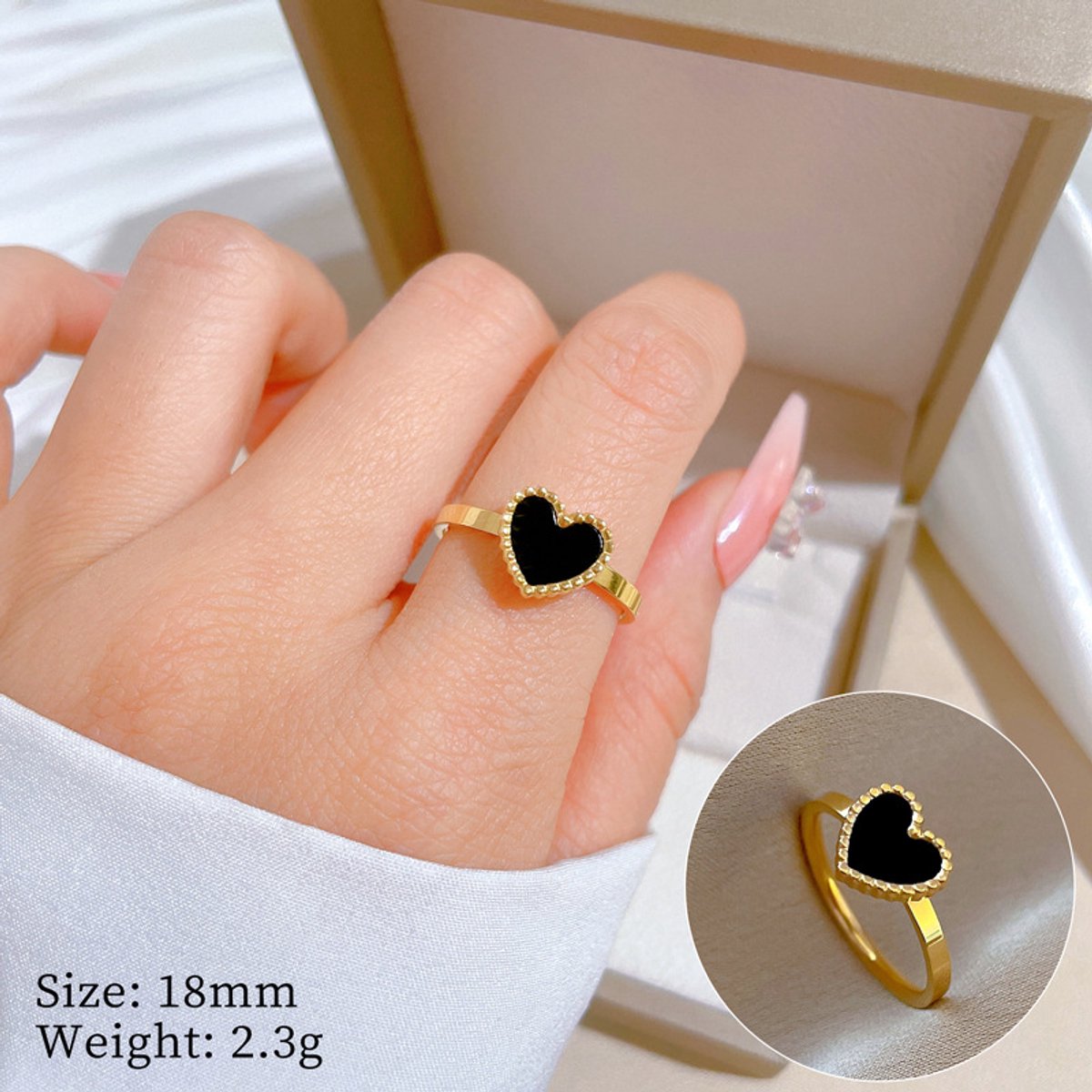 Glintweave – Roestvrijstalen Ring met Zwart Hart – 18K Verguld – Dames – Goud/Zwart – Maat 57 (Ø 18 mm)