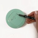 Lichtgroen deksel met geschreven tekst '10 11 12 17'.