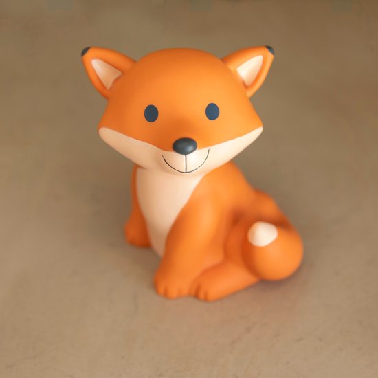 Oranje vossen spaarpot met een witte buik, grijze ogen en een vriendelijke glimlach. Witte staartpunt.