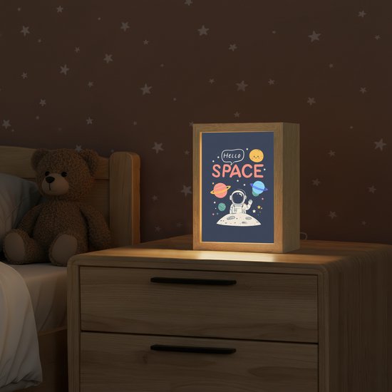 Nachtlampje 15x20 cm - Kinder lampje - Astronaut - Ruimte - Planeten - Tafellamp kinderkamer - Slaapkamer lamp - Bedlamp kinderen - Kinderlampje stopcontact - Wandlamp babykamer - Nachtlampjes van OnlyWow — afbeelding 2
