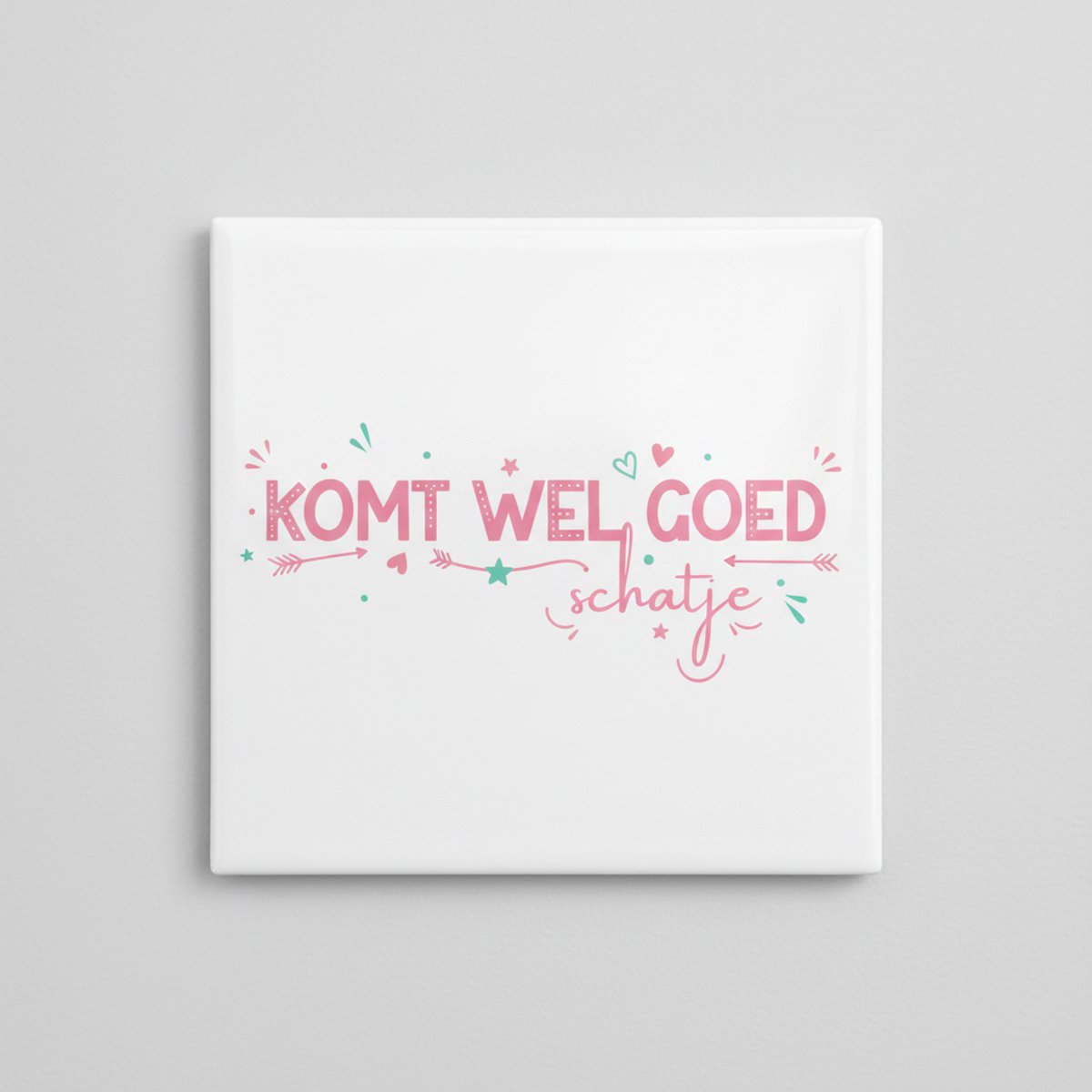 Keramische Tegel met Bemoedigende Tekst “Komt Wel Goed Schatje” – Positieve Wanddecoratie 