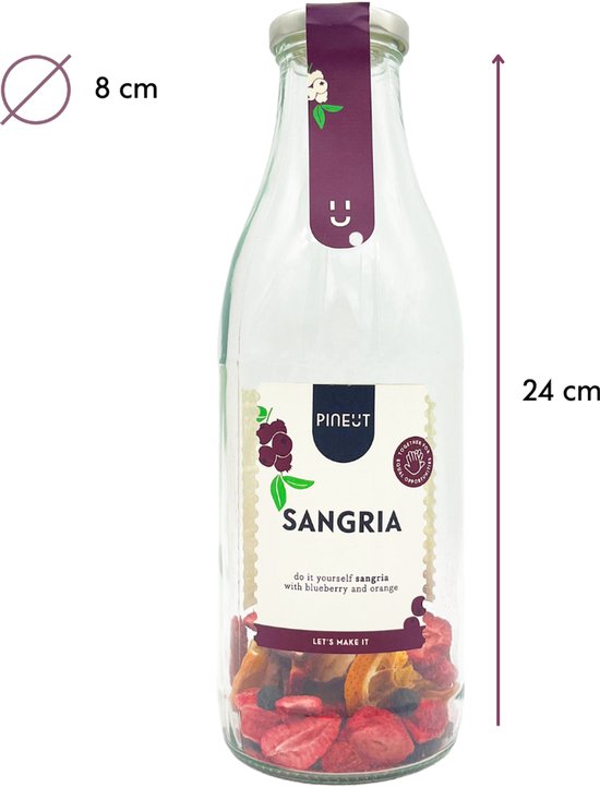 Pineut ® Cadeau Vrouw - Sangria Rood - Zelf Sangria Maken - Sangria Kan - Rode Wijn - Aardbei, Appel & Sinaasappel - Waterkan Glas 1L Hervulbaar - Zomercadeau