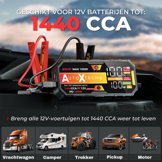 Batterie de démarrage AutoXtreme avec câbles de démarrage, connectée à divers véhicules tels que camion et moto.