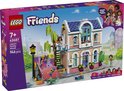LEGO Friends Liann's Familiehuis doos met afbeelding van het roze huis, skateboardbaan en poppetjes.