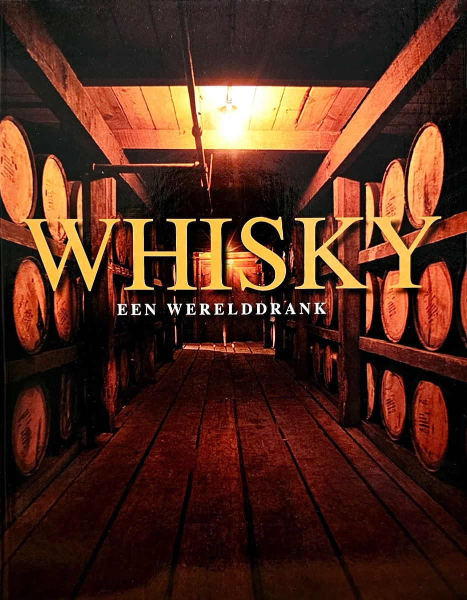 Boek met whiskyvaten opgestapeld in een kelder. De titel 'WHISKY EEN WERELDRANK' staat centraal.