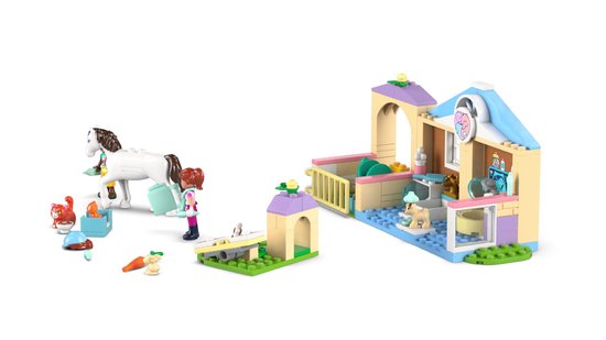 Clinique des Animaux de Compagnie LEGO® Friends - 2 Mini-figurines, Chien, Lapin, Cheval, 2 Figurines de Chat - Jouet d'Animaux avec Écurie pour Chevaux - Pour Filles et Garçons à partir de 4 Ans - Conseil Cadeau pour un Anniversaire d'Enfant - 42696