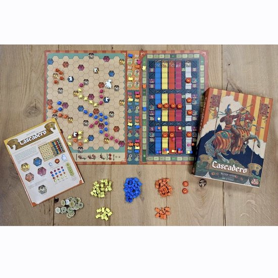 Bordspel Cascadaro met spelbord, fiches, speelkaarten, spelregels en de speldoos.
