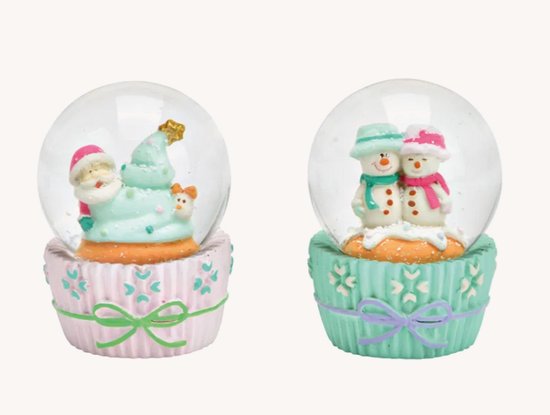 Ensemble de 2 x boule à neige Noël aux couleurs pastel : père Noël avec sapin de Noël et 2 petits bonhommes de neige sur cupcake 4x6x4cm