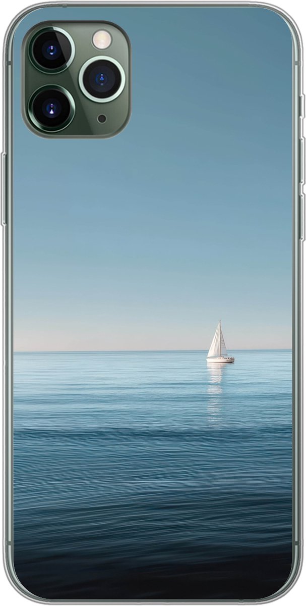 Telefoonhoesje Geschikt voor iPhone 11 Pro Max hoesje - Zeilbootje - Kalme zee - Helderblauwe hemel - Siliconen Telefoonhoesje Telefoonhoesje
