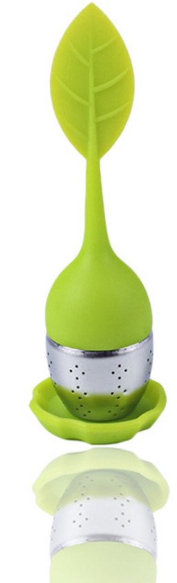 Groene theezeef met een bladontwerp en een kleine groene houder, op een witte achtergrond.