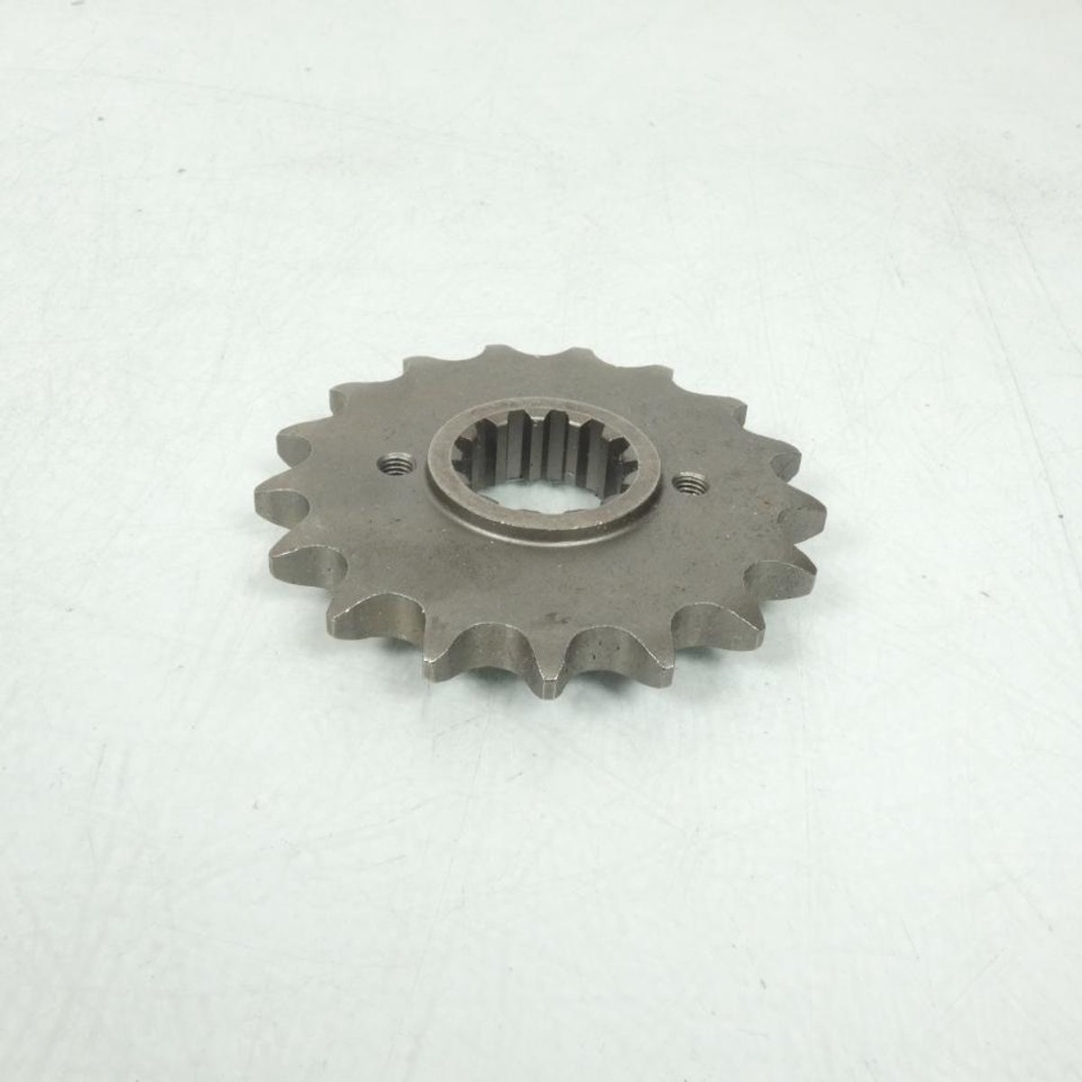 Pignon de sortie de boite JT Sprockets pour Moto Honda 800 Vfr Fi Vtec 2002 à 2009 JTF339.17 / 17 dents pas 530 Neuf