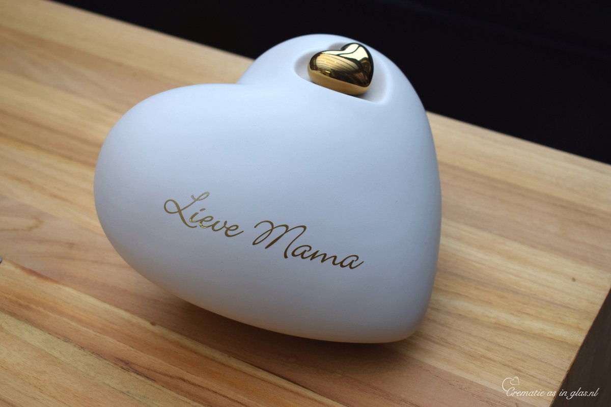 Crematie-as Urn met uw gewenste naam- Hart keramiek Groot Wit met metalen gouden metallic hartje, inhoud 1,40 liter, geschikt voor deelbestemming van volwassen mens, lengte 17 cm, urn voor mens, urn voor dier, hond,kat,poes-herinnerings beeld