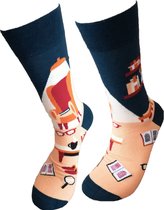 Verjaardag cadeau - Leesstoel - Grappige sokken - Leesboek sokken - Leuke sokken - Vrolijke sokken - Luckyday Socks - Leestoel Cadeau sokken - Socks waar je Happy van wordt - Maat