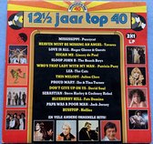 12½ Jaar Top 40 1977 LP is in zeer goede staat 2 haarlijntje. Hoes zie Foto's