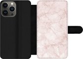 Bookcase Geschikt voor iPhone 13 Pro telefoonhoesje - Marmer print - Rosé - Chic - Met vakjes - Wallet case met magneetsluiting