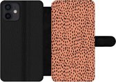Bookcase Geschikt voor iPhone 12 Mini telefoonhoesje - Stippen - Zwart - Oranje - Met vakjes - Wallet case met magneetsluiting